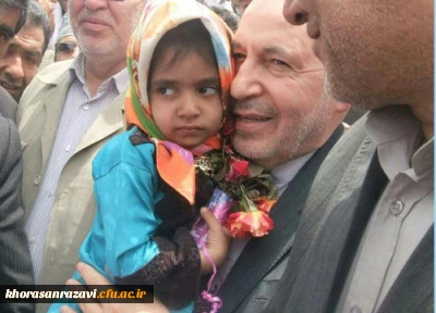 دیدار وزیر آموزش و پرورش با خانواده معلم فداکار خاشی