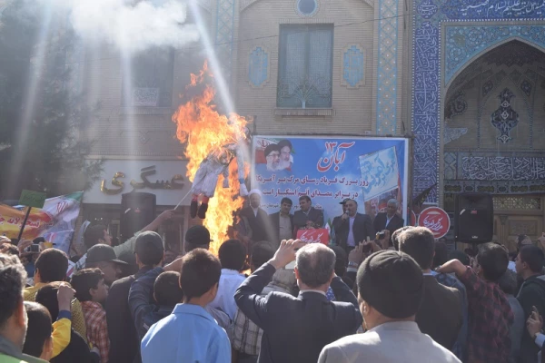 حضور اساتیدو کارکنان ودانشجومعلمان دانشگاه فرهنگیان خراسان رضوی درراهپیمایی 13آبان