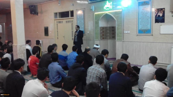 حضور دکتر مجتبوی در نماز جماعت دانشجویان مرکز دانشور