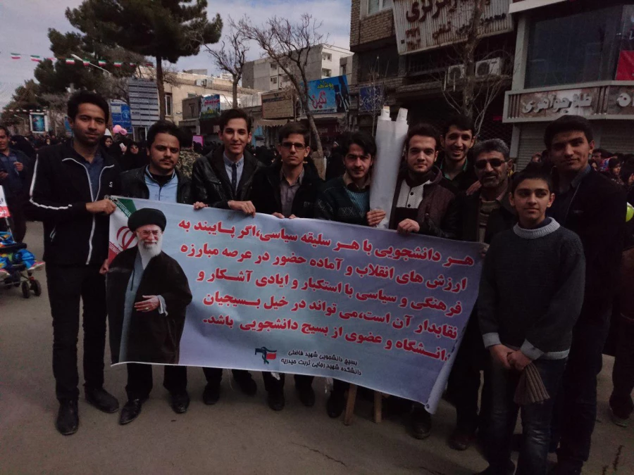 حضور مسوولین،اساتید،کارکنان ودانشجومعلمان دانشگاه فرهنگیان خراسان رضوی درراهپیمایی 22بهمن 6