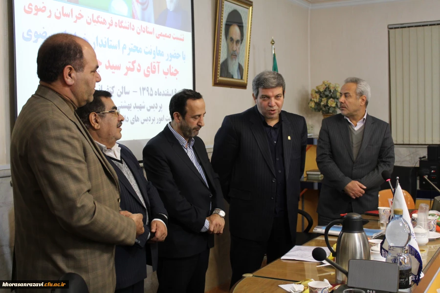 دکتر حسینی در نشست با اساتید دانشگاه فرهنگیان:
آموزش و پرورش نقش اصلی را در طرح تقسیم کار ملی برای کنترل و کاهش آسیب های اجتماعی دارد 2