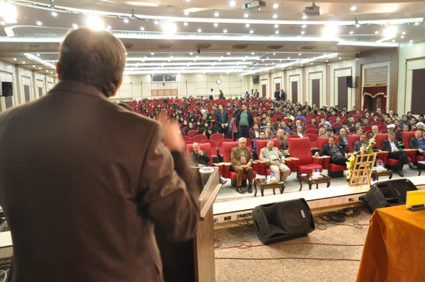 معاون اجتماعی، سیاسی، امنیتی استاندار خراسان رضوی:

سیستم دانش آموز و معلم محور در کنترل و کاهش خشم تاثیر گذار است 2