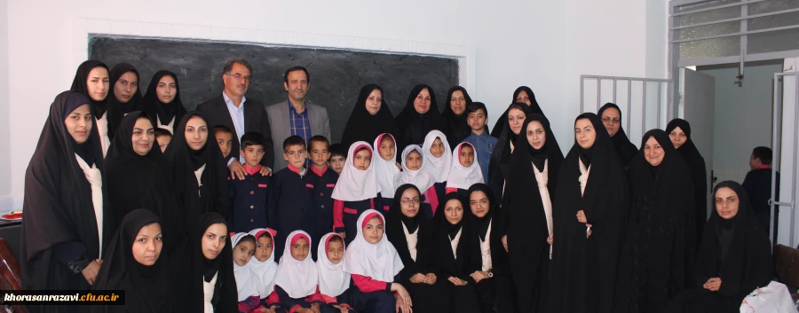 با حضور مدیر امور پردیس های دانشگاه فرهنگیان خراسان رضوی انجام شد؛

نخستین دوره ی  کارورزی  روستایی (ده ورزی ) دانشجو معلمان پردیس شهید بهشتی و پردیس شهید هاشمی نژاد دانشگاه فرهنگیان