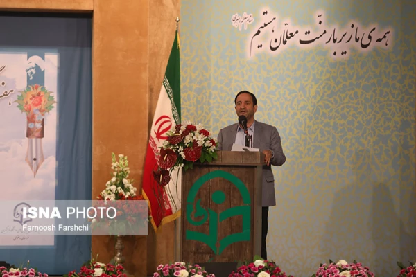 دکتر مجتبوی در مراسم گرامیداشت آموزش و نکوداشت مقام استاد:
شش هزار دانشجو معلم در دانشگاه فرهنگیان استان مشغول تحصیل هستند
رئیس دانشگاه فرهنگیان خراسان رضوی گفت: در حال حاضر حدود شش هزار دانشجو معلم در دو پردیس و چهار مرکز تابعه این دانشگاه مشغول تحصیل 