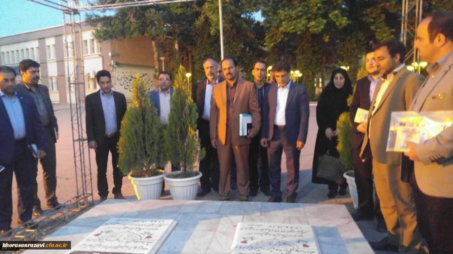 در آستانه سوم خرداد و پس از آیین افتتاحیه دوره دانش افزایی روابط عمومی هاانجام شد:
ادای احترام به مقام شامخ شهدای گمنام دفاع مقدس