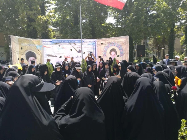 مزار شهدای دانشگاه فرهنگیان توسط دانشجومعلمان گلباران شد