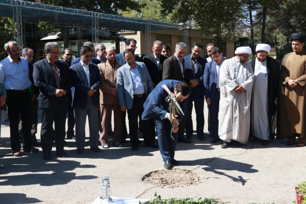 دکتر خاکی تاکید کرد: 
ضرورت احداث یادمان شهدا در دانشگاه فرهنگیان سراسر کشور