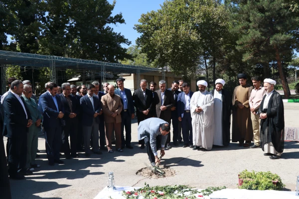 مدیر امور پردیس های دانشگاه فرهنگیان خراسان رضوی:
مزارشهدا مکانی برای تجدید بیعت دانشجومعلمان