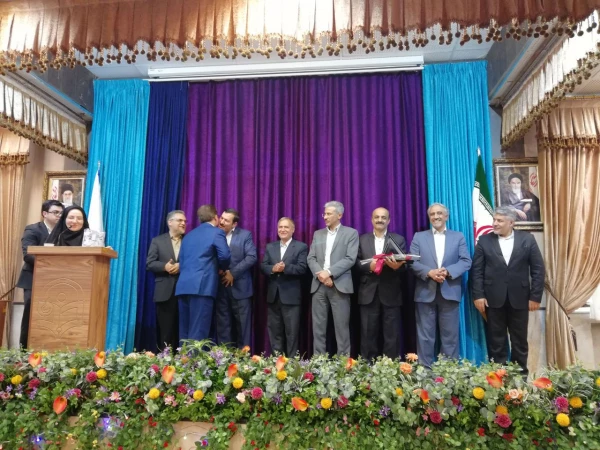 مدیر نمونه کشوری منتخب از دانشگاه فرهنگیان خراسان رضوی:

تعهد کاری و ارتقا سطح علم  و دانش یک کارمند نمونه می سازد 2