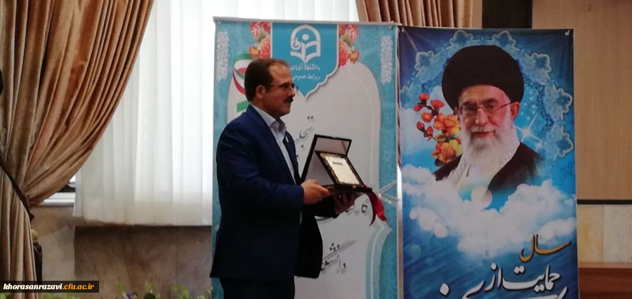 مدیر نمونه کشوری منتخب از دانشگاه فرهنگیان خراسان رضوی:

تعهد کاری و ارتقا سطح علم  و دانش یک کارمند نمونه می سازد 3