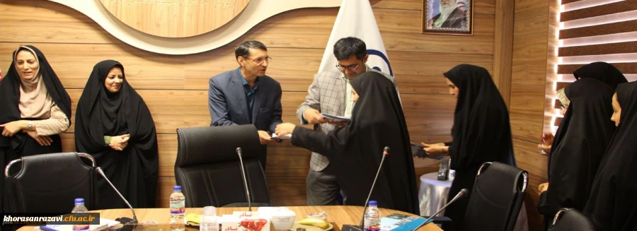 باحضور مدیریت امور پردیس های استان انجام شد :
تقدیر از اعضای انجمن های علمی وکانو نهای فرهنگی تربیتی