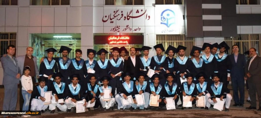 با حضور دانش آموختگان و مسئولین آموزش و پرورش شهرستان برگزار شد :
سومین آئین دانش آموختگی دانشجویان واحد دانشور