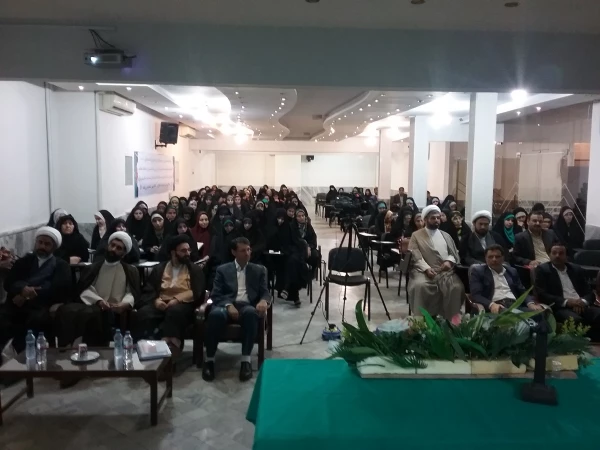 حجت الاسلام والمسلمین دادگر در در افتتاحیه طرح ولایت:
این دوره با رویکردی به مبانی نظری سند تحول بنیادین در قالب محورهای شش گانه طراحی شده است 2