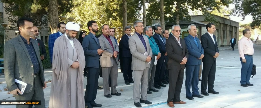 شرکت کنندگان در دوره های آموزشی کشوری به مقام شهدا اداری احترام کردند