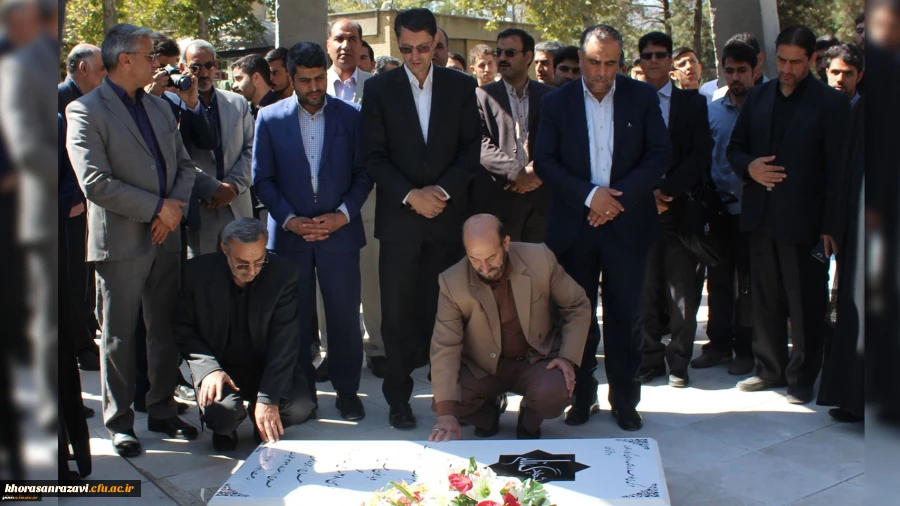 با حضور مسئولان دانشگاه فرهنگیان و شهرداری مشهد
مراسم ادای احترام به شهدای گمنام مدفون در پردیس شهید بهشتی برگزار شد