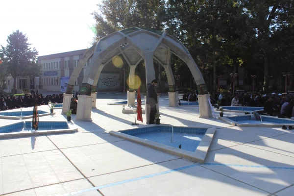 همزمان با هفته دفاع مقدس برگزار شد
آیین غبارروبی گلزار شهدای گمنام پردیس شهید بهشتی دانشگاه فرهنگیان خراسان رضوی 2