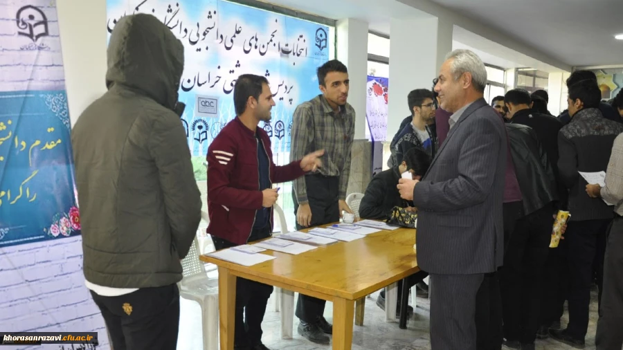 معاون آموزشی، پژوهشی و فرهنگی پردیس شهید بهشتی:
انجمن های علمی و دیگر فعالیت های فوق برنامه، قلب تپنده دانشگاه برای رشد اجتماعی دانشجویان است