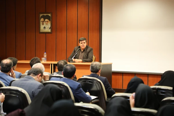 رییس دانشگاه فرهنگیان در اختتامیه دهمین گردهمایی معاونان آموزشی، پژوهشی و فرهنگی سراسر کشور:
اتفاق نظر مسئولان کشور نسبت به احیاء، ارتقاء و حمایت از دانشگاه فرهنگیان