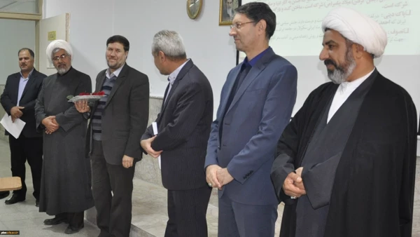 به مناسبت روز دانشجو انجام شد:
دیدار مسئولان دانشگاه فرهنگیان خراسان رضوی با دانشجومعلمان در کلاس های درس 2