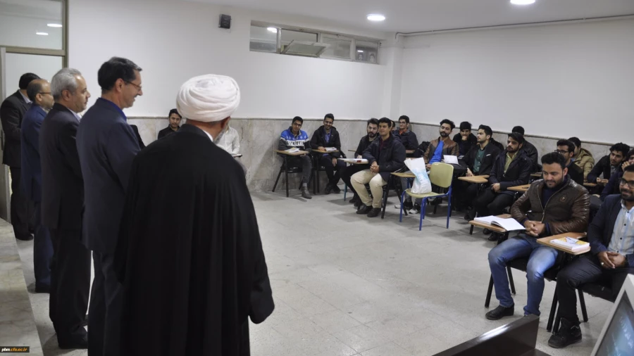 به مناسبت روز دانشجو انجام شد:
دیدار مسئولان دانشگاه فرهنگیان خراسان رضوی با دانشجومعلمان در کلاس های درس 2