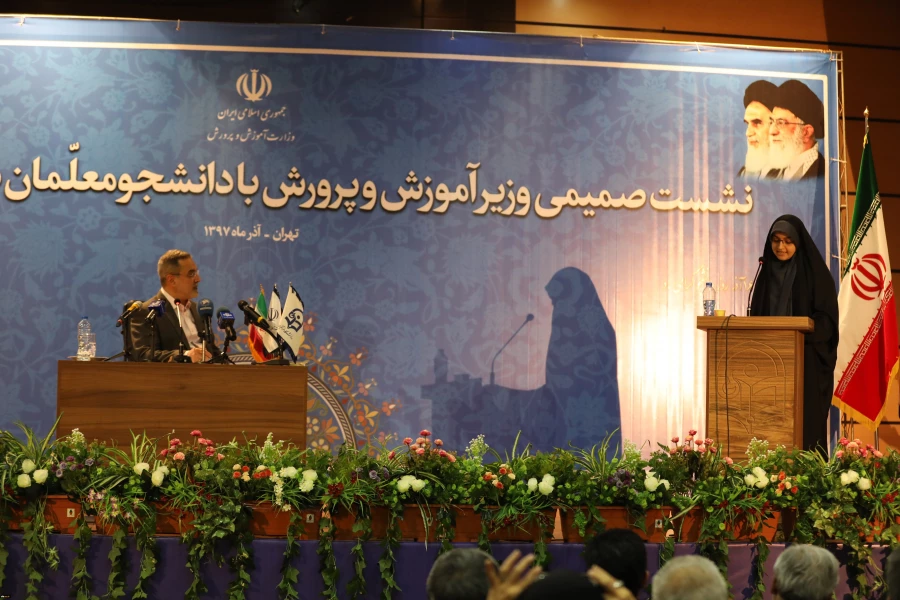 وزیر آموزش و پرورش در دیدار با دانشجو معلمان دانشگاه فرهنگیان:
دانشجومعلمان اعضای فرهیخته آموزش و پرورش و خانواده بزرگ تعلیم و تربیت هستند 4