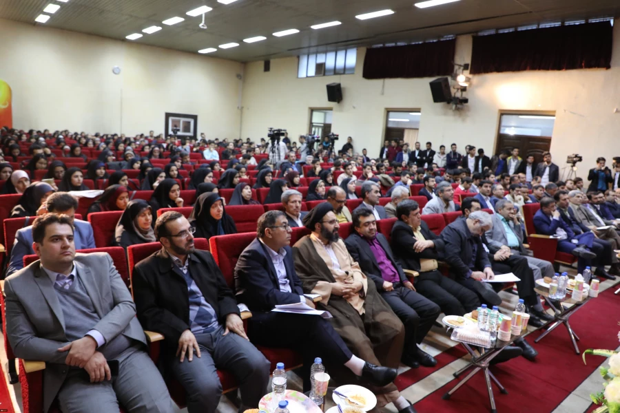 وزیر آموزش و پرورش در دیدار با دانشجو معلمان دانشگاه فرهنگیان:
دانشجومعلمان اعضای فرهیخته آموزش و پرورش و خانواده بزرگ تعلیم و تربیت هستند 2