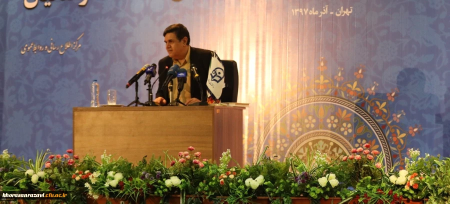 رییس دانشگاه فرهنگیان در مراسم روز دانشجو در پردیس شهید چمران:
معلم آسمان یک جامعه است و هم صحبتی با آسمان ها مایه سربلندی است