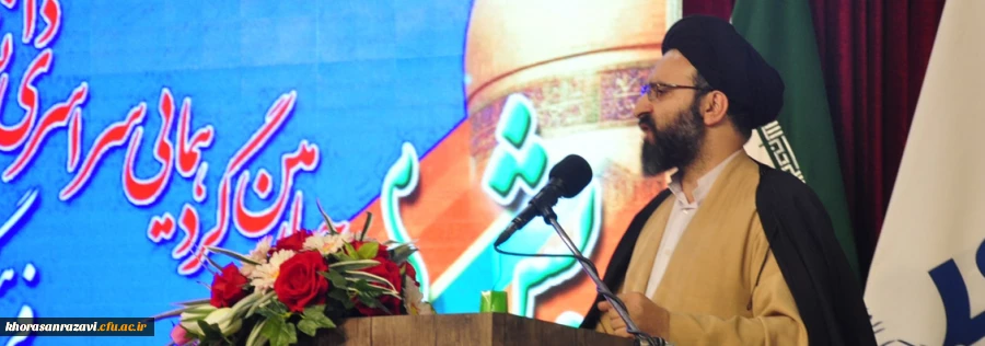 دانشگاه فرهنگیان مرکز پرورش انسان های بزرگ و مربیان مهذب، کارآمد، مؤمن و انقلابی است