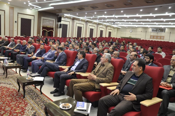 معاون طرح و برنامه و توسعه منابع دانشگاه فرهنگیان در مشهد تأکید کرد:
لزوم توجه بیشتر به نیروهای قراردادی و کارکنان مأمور از آموزش و پرورش 2