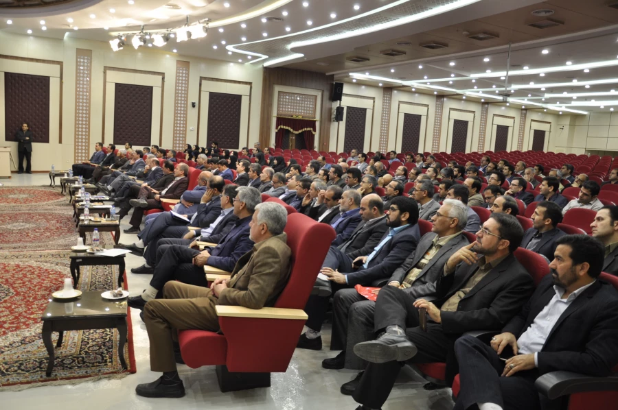 معاون طرح و برنامه و توسعه منابع دانشگاه فرهنگیان در مشهد تأکید کرد:
لزوم توجه بیشتر به نیروهای قراردادی و کارکنان مأمور از آموزش و پرورش 2