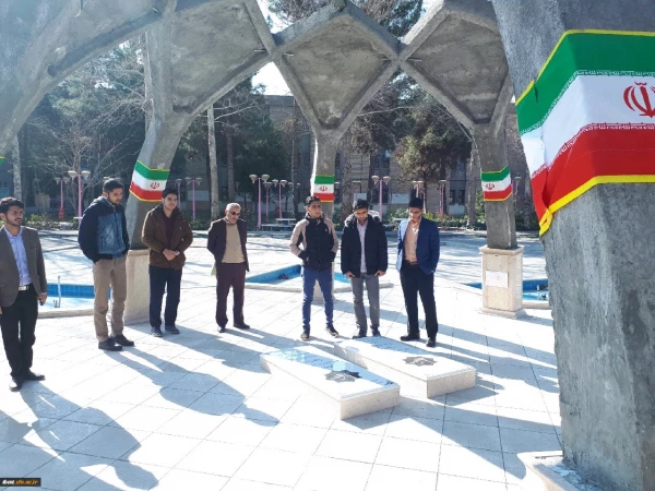 زیارت حرم مطهر امام رضا(ع) و ادای احترام به شهدای گمنام پردیس شهید بهشتی مشهد توسط دانشجویان شرکت کننده در مسابقات قرآنی از واحد شهید رجایی تربت حیدریه