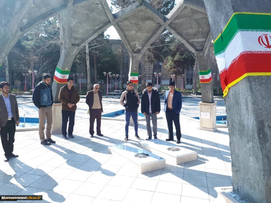 زیارت حرم مطهر امام رضا(ع) و ادای احترام به شهدای گمنام پردیس شهید بهشتی مشهد توسط دانشجویان شرکت کننده در مسابقات قرآنی از واحد شهید رجایی تربت حیدریه