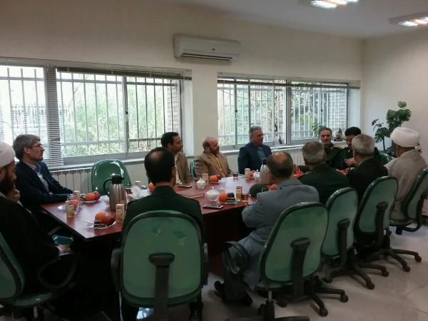 به مناسبت روز پاسدار انجام شد؛
 دیدار پرسنل دانشگاه فرهنگیان خراسان رضوی با مسئول بسیج فرهنگیان  خراسان رضوی 2