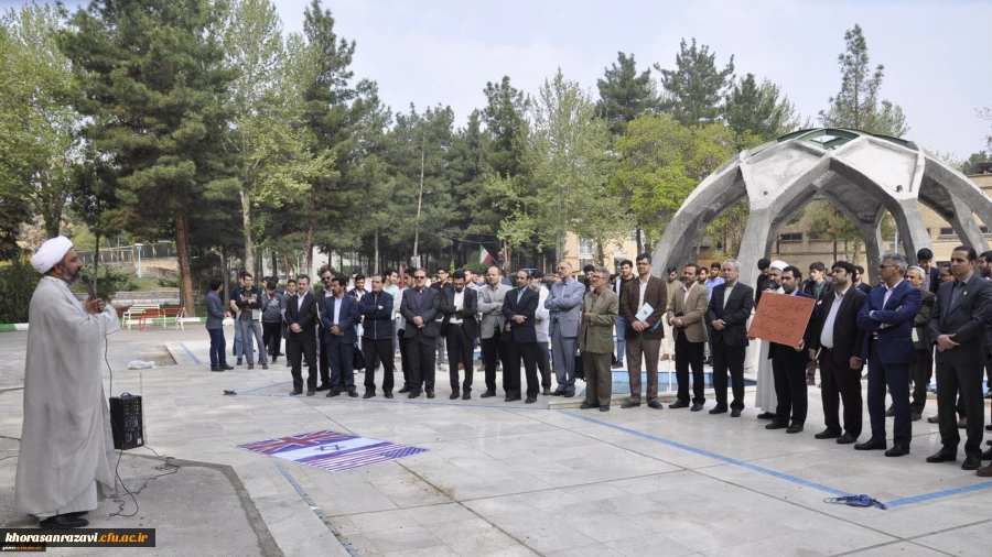 مسئول دفتر نمایندگی مقام معظم رهبری در دانشگاه فرهنگیان خراسان رضوی:
سپاه پاسداران برخاسته از متن قانون اساسی و دارای کارنامه ای درخشان در زمینه های گوناگون است