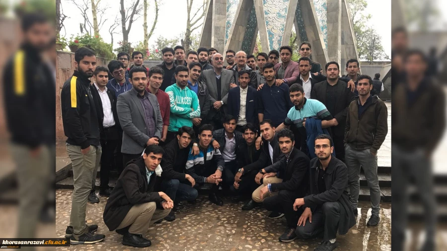 همزمان با روز ملی بزرگداشت عطار نیشابوری انجام شد:
بازدید دانشجویان رشته آموزش زبان و ادبیات فارسی از آرامگاه عطار