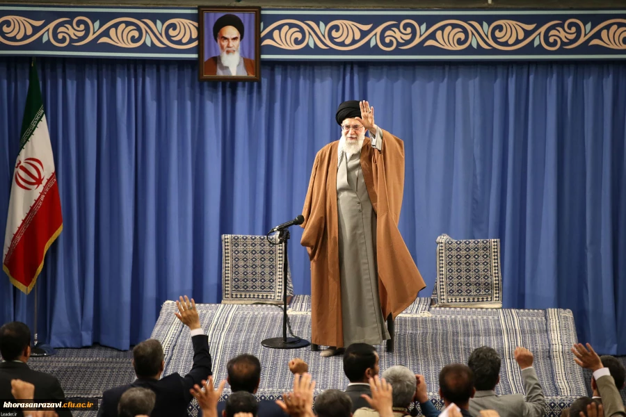 رهبر معظم انقلاب اسلامی در دیدار هزاران نفر از معلمان و فرهنگیان سراسر کشور:
ملت متحد باشد توطئه های دشمن به ضرر خود او تمام خواهد شد