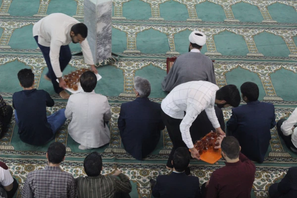 شرکت مسئولان دانشگاه فرهنگیان خراسان رضوی در نماز جماعت و افطار دانشجویان 3