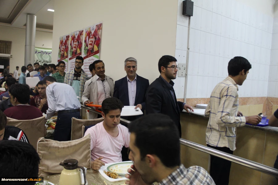 شرکت مسئولان دانشگاه فرهنگیان خراسان رضوی در نماز جماعت و افطار دانشجویان 4