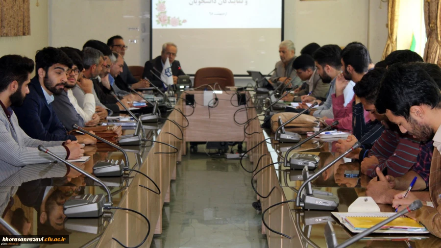 در راستای ارتقاء کیفیت آموزش
نشست هم اندیشی مشترک مدیران گروه های آموزشی و نمایندگان دانشجویان برگزار شد