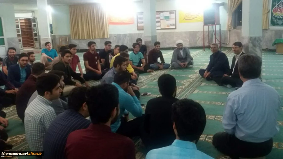 دیدار صمیمی مدیر و معاون دانشگاه فرهنگیان خراسان رضوی با دانشجویان پردیس شهید بهشتی