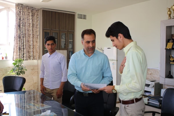 مراسم تقدیر از فعالیت های حوزه روابط عمومی دانشگاه فرهنگیان واحد شهید رجایی تربت حیدریه به مناسبت 27 اردیبهشت ماه ،روز ارتباطات و روابط عمومی