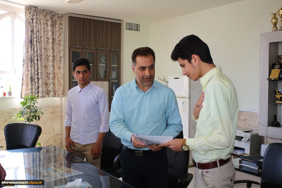 مراسم تقدیر از فعالیت های حوزه روابط عمومی دانشگاه فرهنگیان واحد شهید رجایی تربت حیدریه به مناسبت 27 اردیبهشت ماه ،روز ارتباطات و روابط عمومی