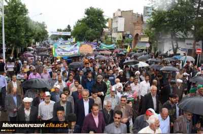 همگام و همراه با امت حزب الله و در پاسخ به ندای رهبر معظم انقلاب صورت گرفت:
حضور اساتید ، کارکنان و دانشجویان واحد دانشور در راهپیمایی روز جهاانی قدس