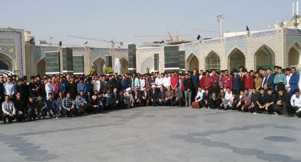 تشرف دانشجویان نوورود پردیس شهید بهشتی به حرم مطهر امام رضا(ع)