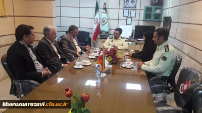 به مناسبت بزرگداشت هفته نیروی انتظامی انجام شد؛

تبریک مدیریت و همکاران واحد آموزش عالی دانشگاه فرهنگیان ثامن الحجج(ع) به پرسنل کلانتری 7 تیر