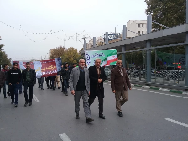 حضور استادان، دانشجویان و کارکنان دانشگاه فرهنگیان خراسان رضوی در راهپیمایی 13آبان 2