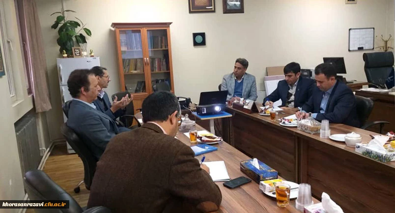 نشست رییس دانشکده علوم تربیتی و گروه همایش برنامه درسی و اشتغال دانشگاه فردوسی مشهد با مدیر دانشگاه فرهنگیان استان خراسان رضوی برگزار شد.