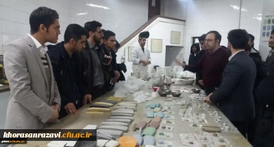 به همت انجمن علمی دانشجویی شیمی انجام شد:

بازدید گروهی از دانشجویان پردیس شهید بهشتی از شرکت لعاب مشهد