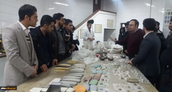 صبح امروز، چهارشنبه 27 اذر 98، گروهی از دانشجومعلمان پردیس شهید بهشتی از شرکت لعاب مشهد بازدید کردند.