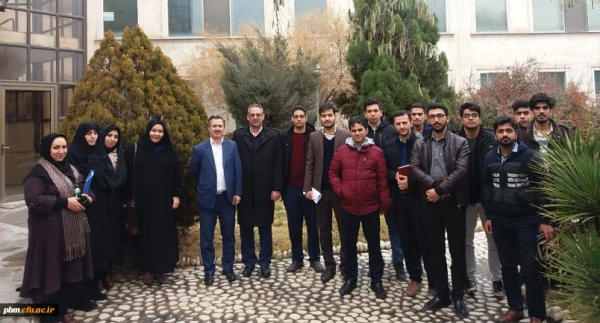 بازدید گروهی از دانشجویان پردیس شهید بهشتی از شرکت لعاب مشهد 2